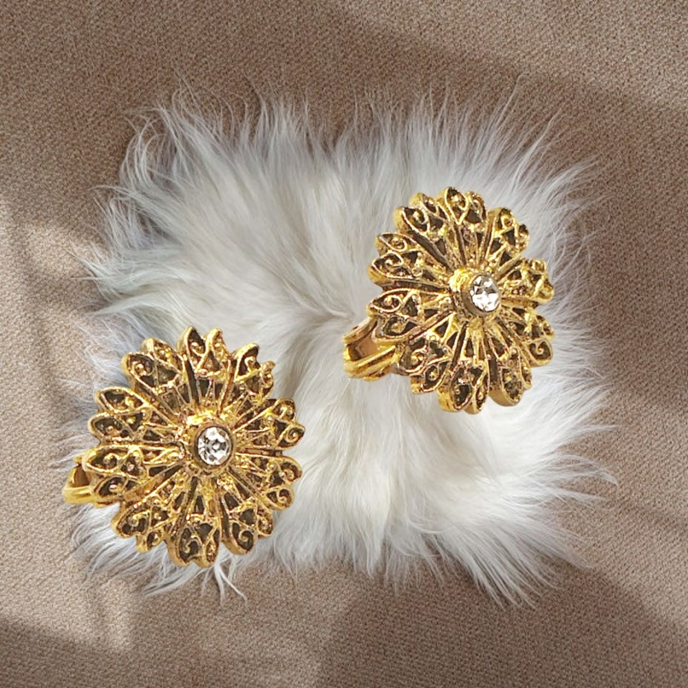 🌲10/$20. Gold Tone Sunburst Clipon Earrings with Clear Center Rhinestone - Picture 4 of 6